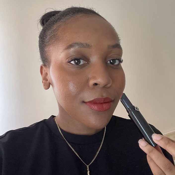 Kat wearing Giorgio Armani Beauty Lip Power Longwear Satin Lipstick in 206 Cedar