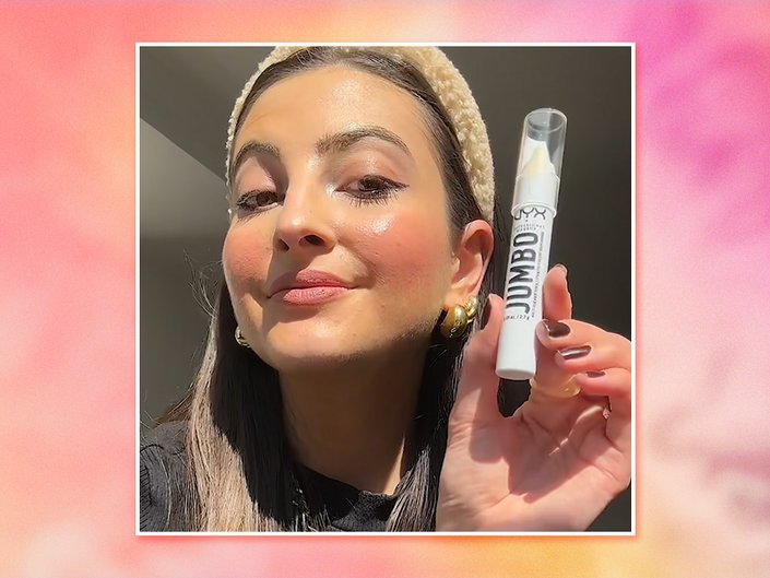 alanna holding the nyx jumbo multistick eye pencil 