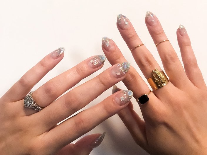 someone with sparkly press on nails