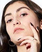 Close-up picture of a brunette with full, dark eyebrows